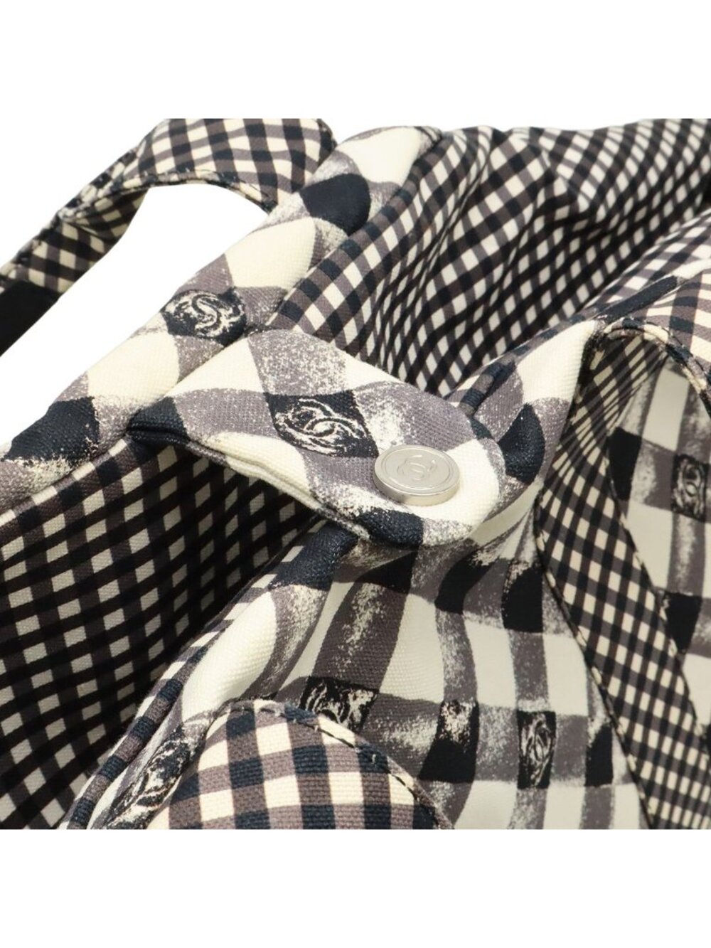 Chanel CC Logo Gingham Check Tote Big Canvas Black White Cruise Collection - Picture 5 of 9